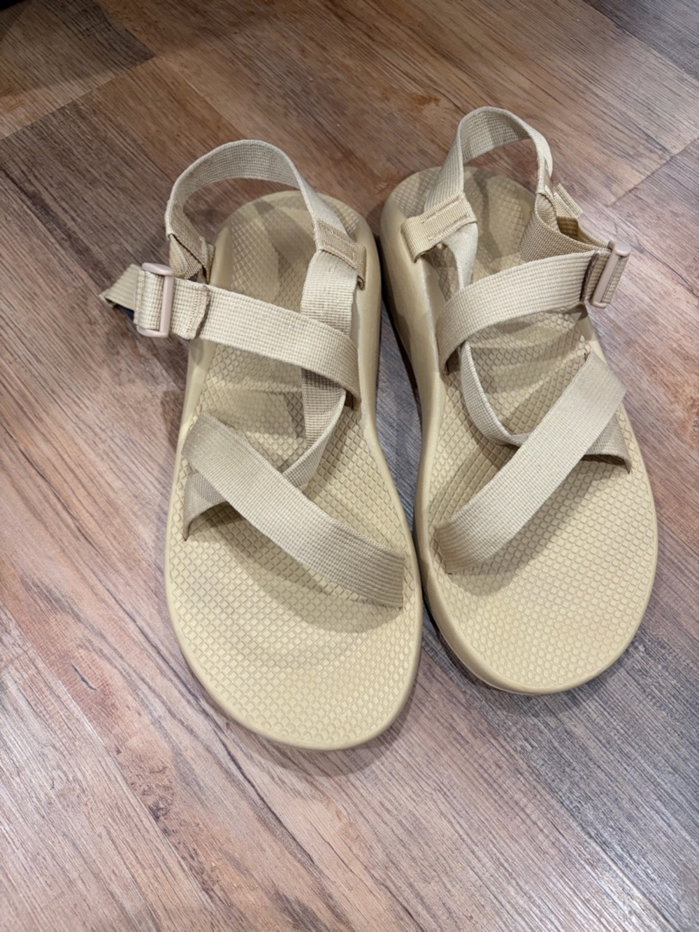 Men’s chacos size 13- like new
